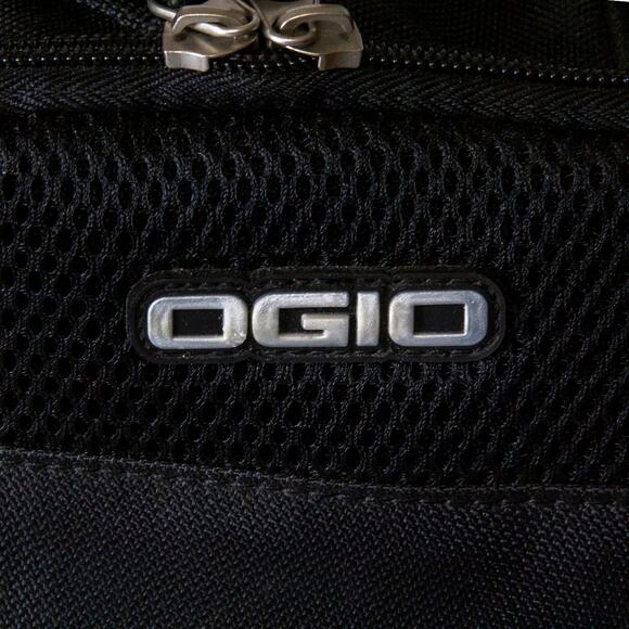 Ogio Labatt Brewing Blue Light Pilsener Backpack Cooler Bag EUC 21H x 12W x 9D - Picture 9 of 13